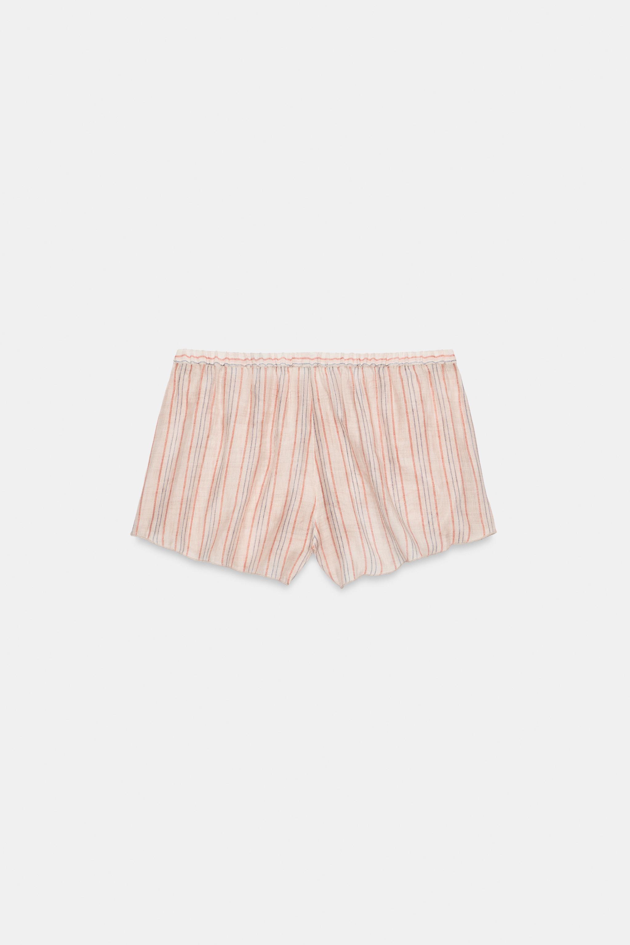 RUFFLED STRIPED SHORTS
